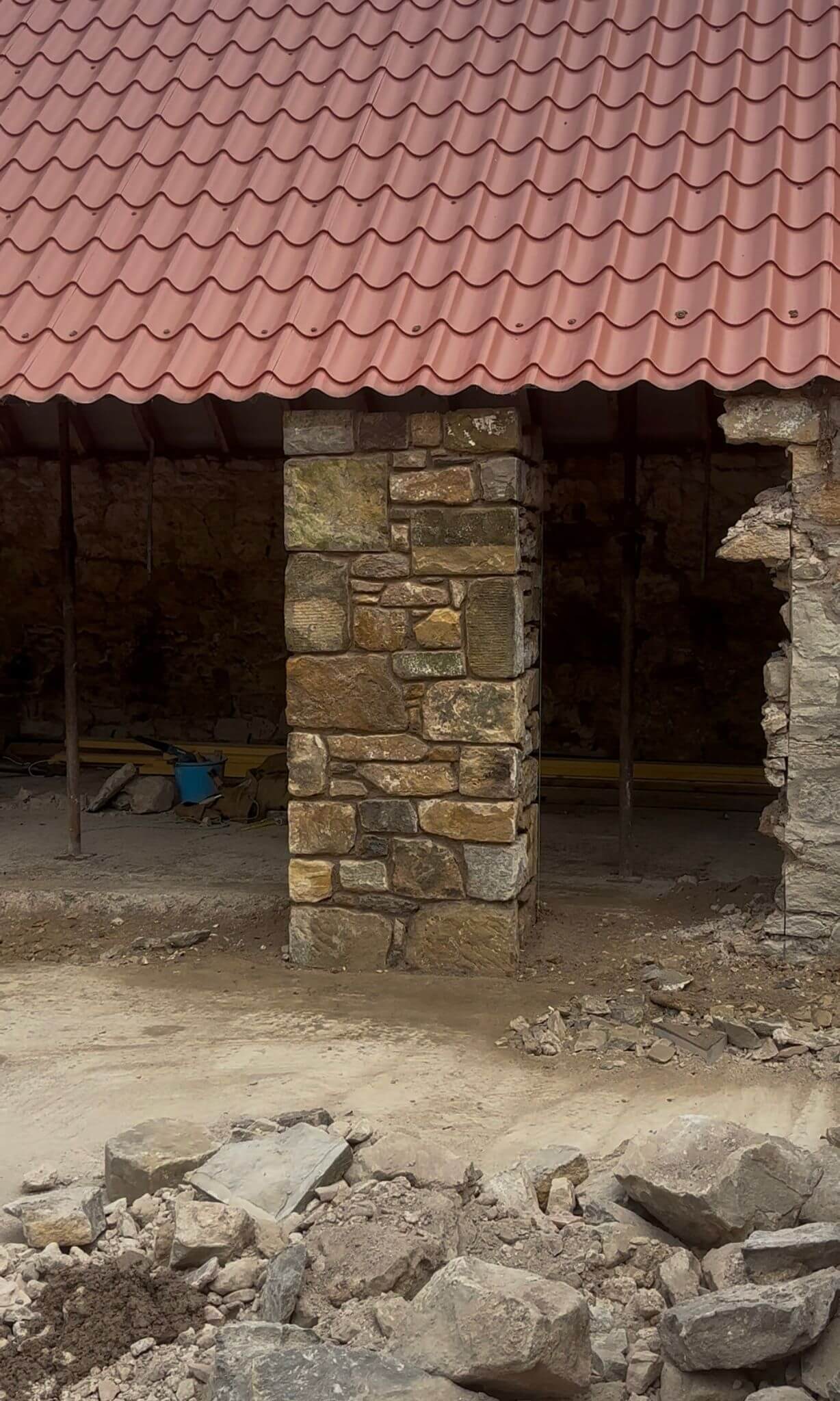 Haddington and surrounding areas: Natural Stone Pillar – Garage Opening